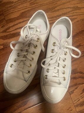 Converse White Low Top Canvas Sneakers with Gold Eyelets, size 7